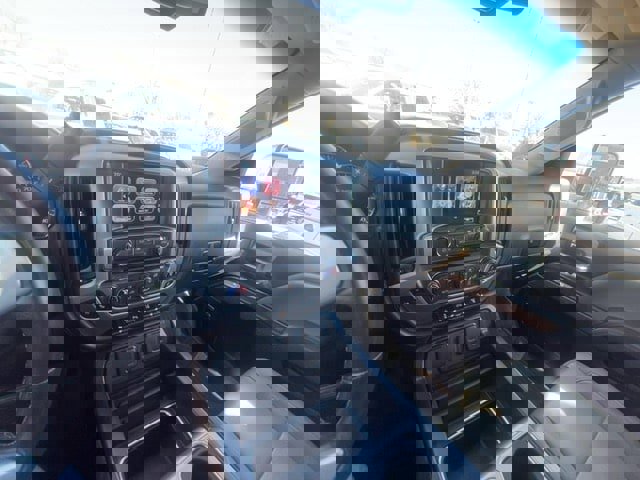 Used 2017 GMC Sierra 2500 SLT w/ Duramax Plus Package image 18