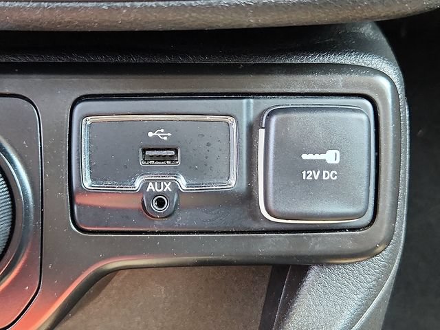 Used 2022 Jeep Renegade Trailhawk AWD/4WD image 19
