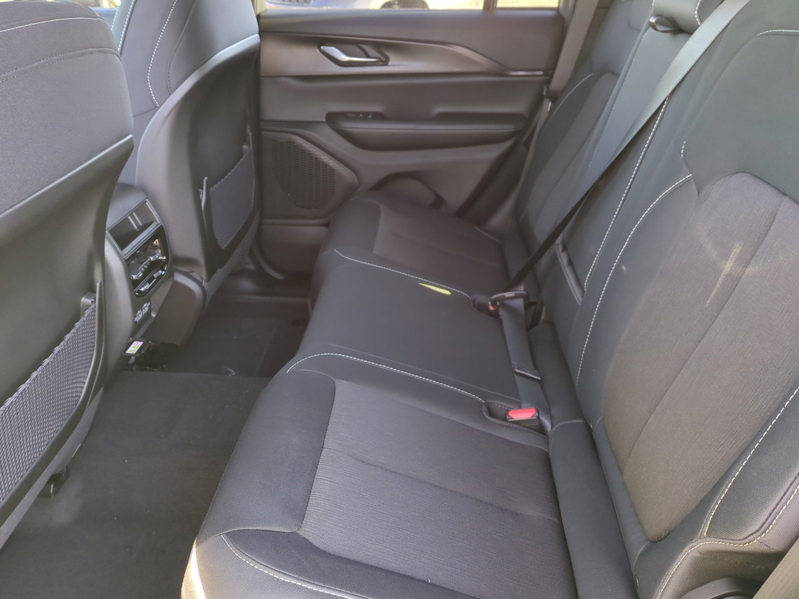 New 2025 Jeep Grand Cherokee Laredo w/ Luxury Tech Group I image 17