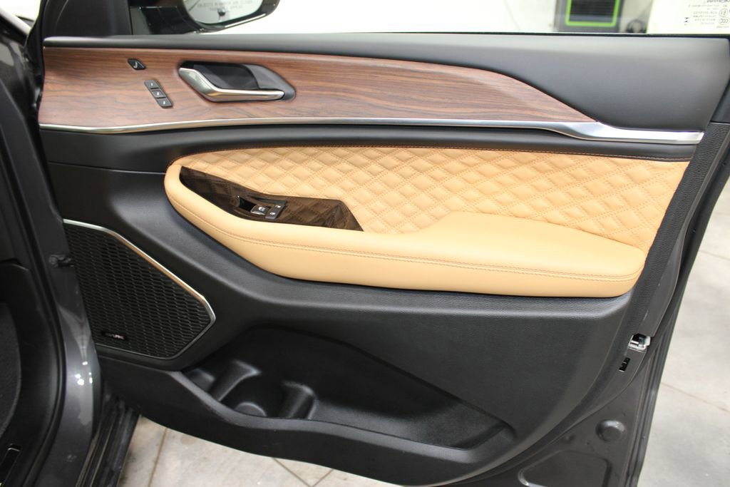 Used 2024 Jeep Grand Cherokee Summit image 26