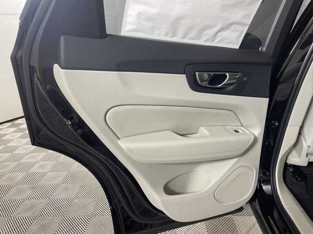 Certified 2025 Volvo XC60 T8 Plus w/ Protection Package Premier AWD/4WD image 33