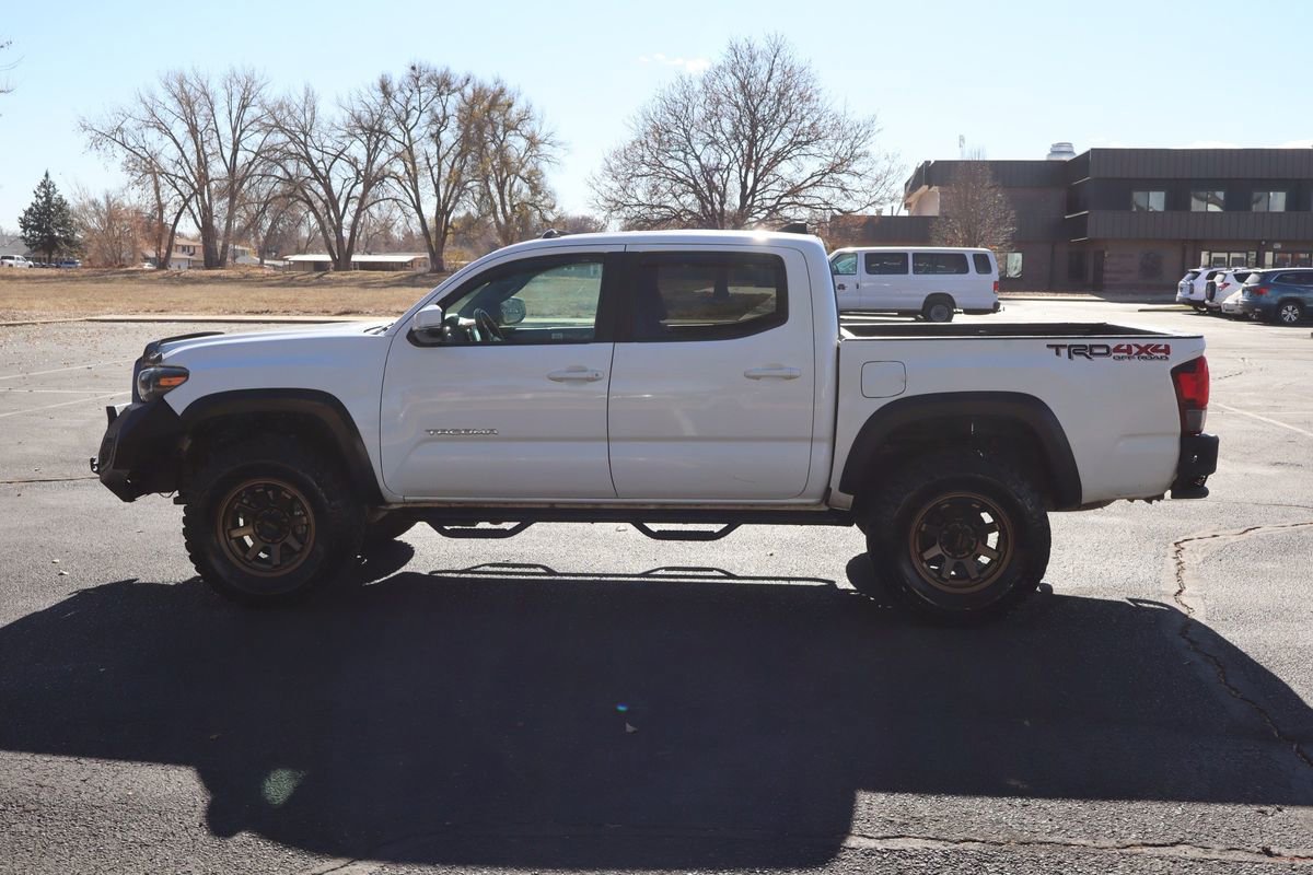 Used 2018 Toyota Tacoma TRD Off-Road AWD/4WD image 9