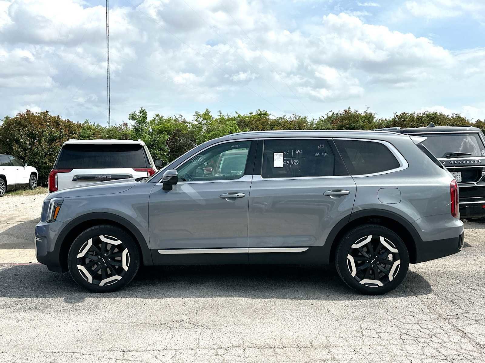 Used 2025 Kia Telluride S AWD/4WD image 3