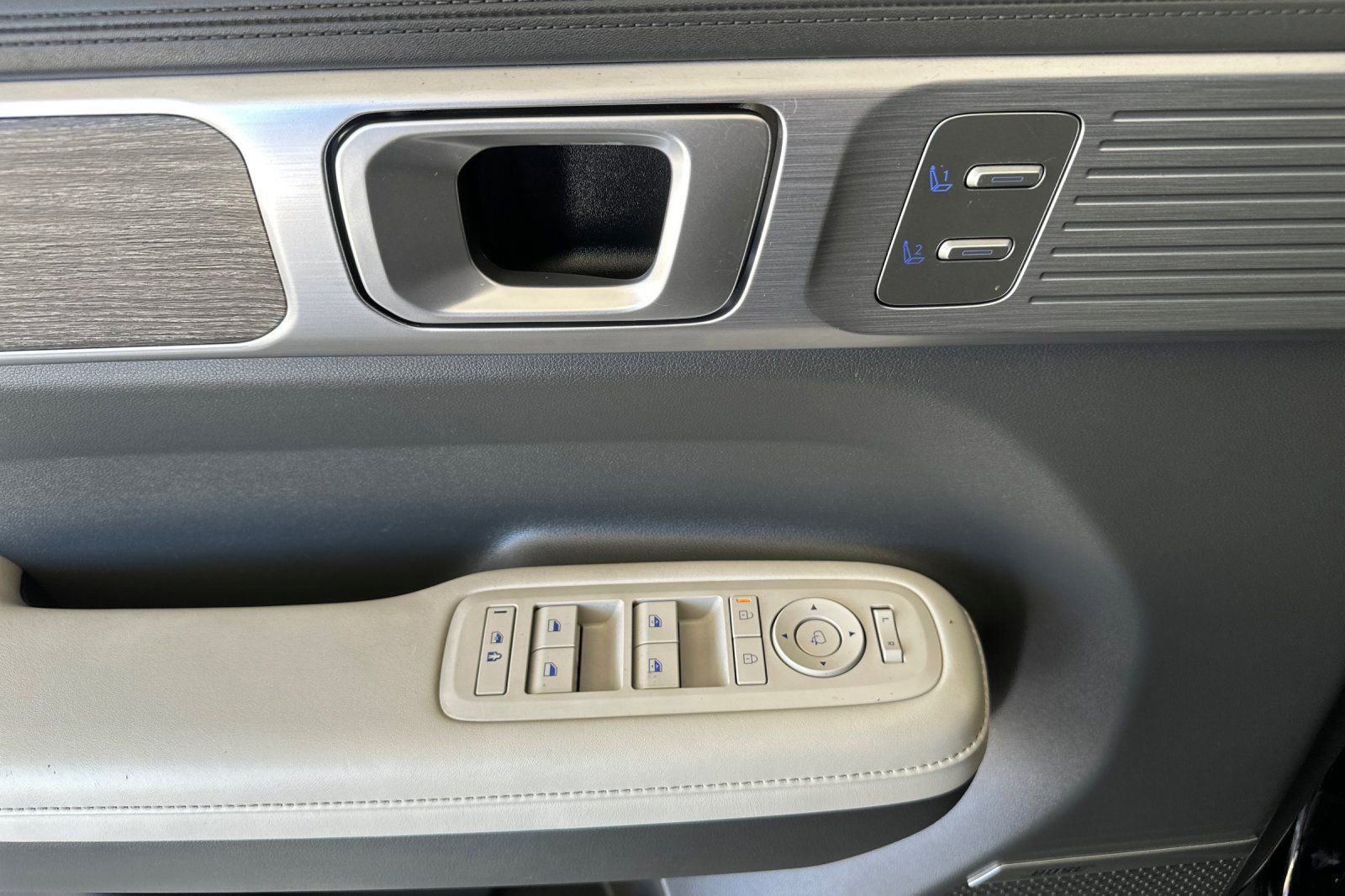 Used 2024 Hyundai Santa Fe Limited image 10