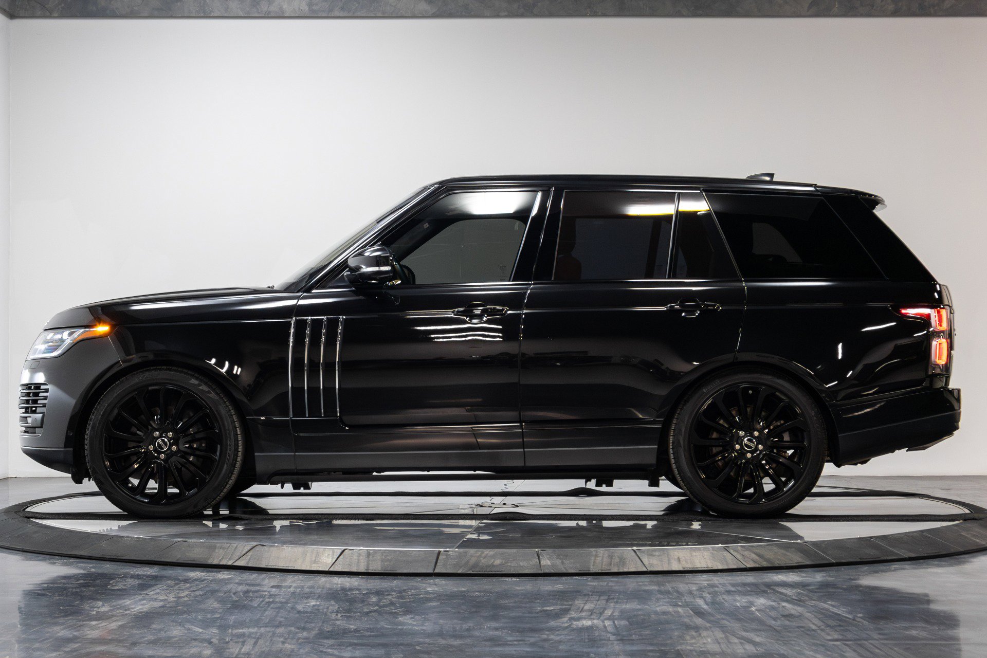 Used 2022 Land Rover Range Rover Autobiography image 26