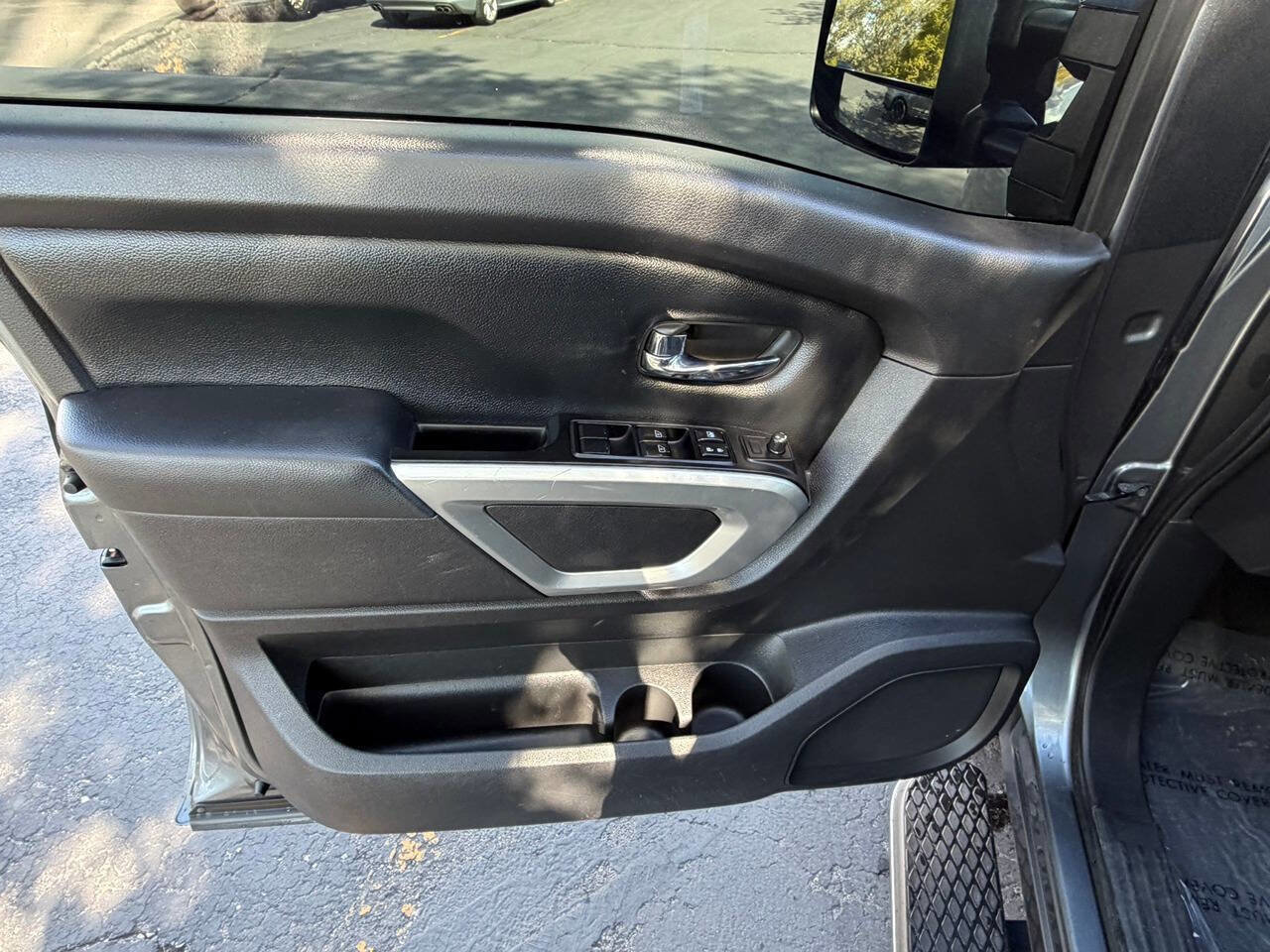 Used 2017 Nissan Titan S AWD/4WD image 24