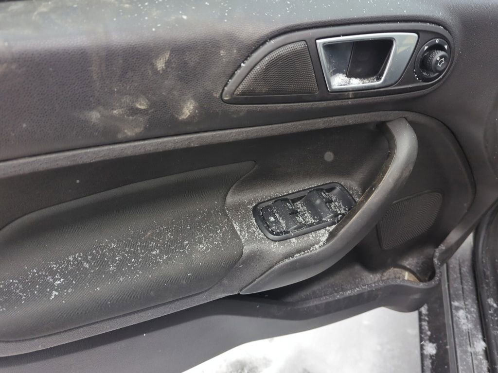 Used 2015 Ford Fiesta SE image 9