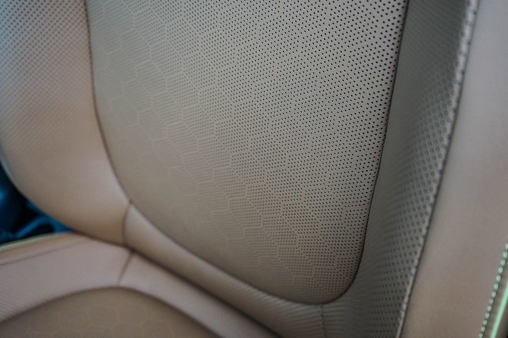 Used 2025 Volkswagen ID. Buzz Pro S RWD image 28
