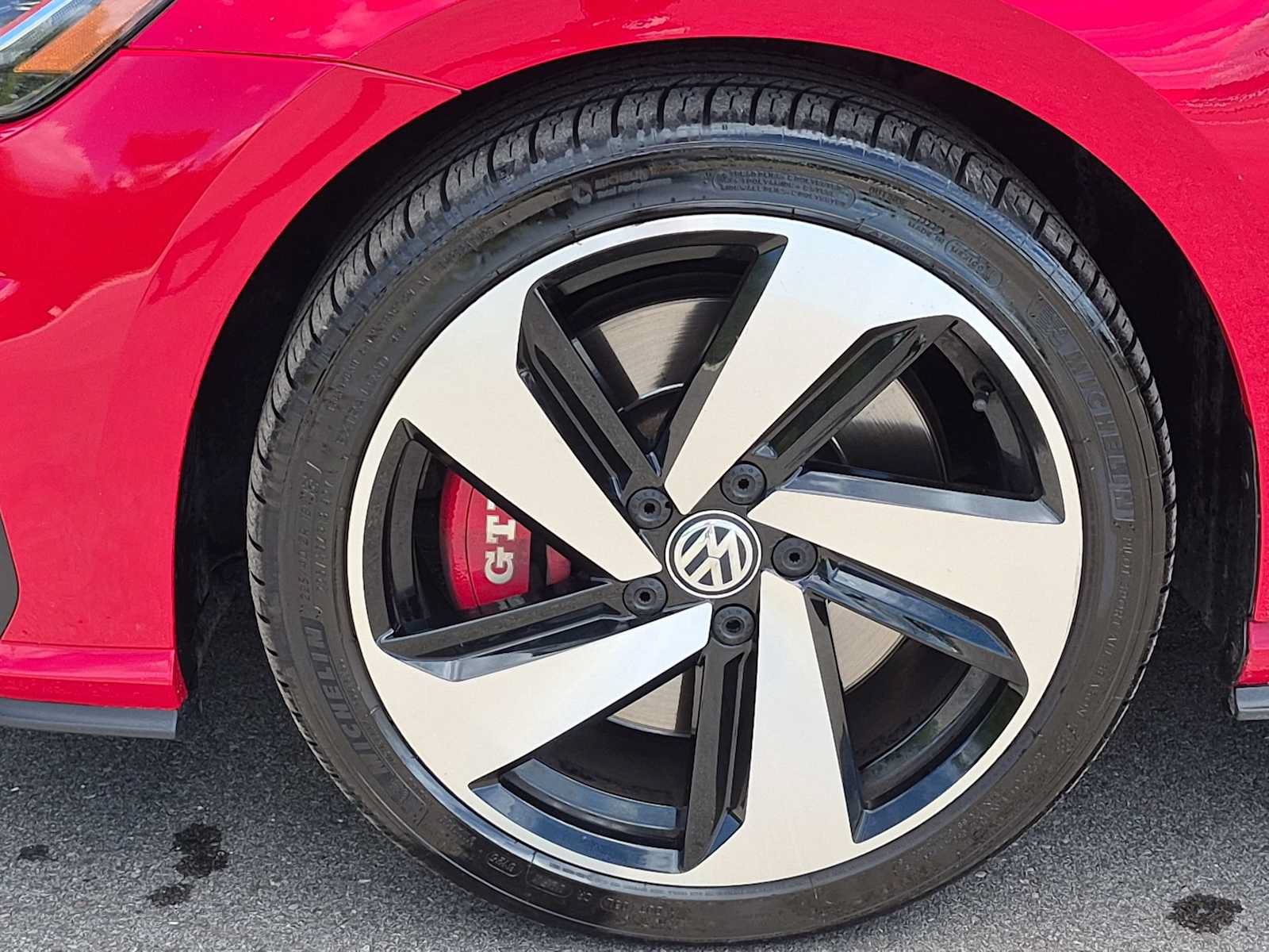 Used 2019 Volkswagen GTI SE FWD image 13