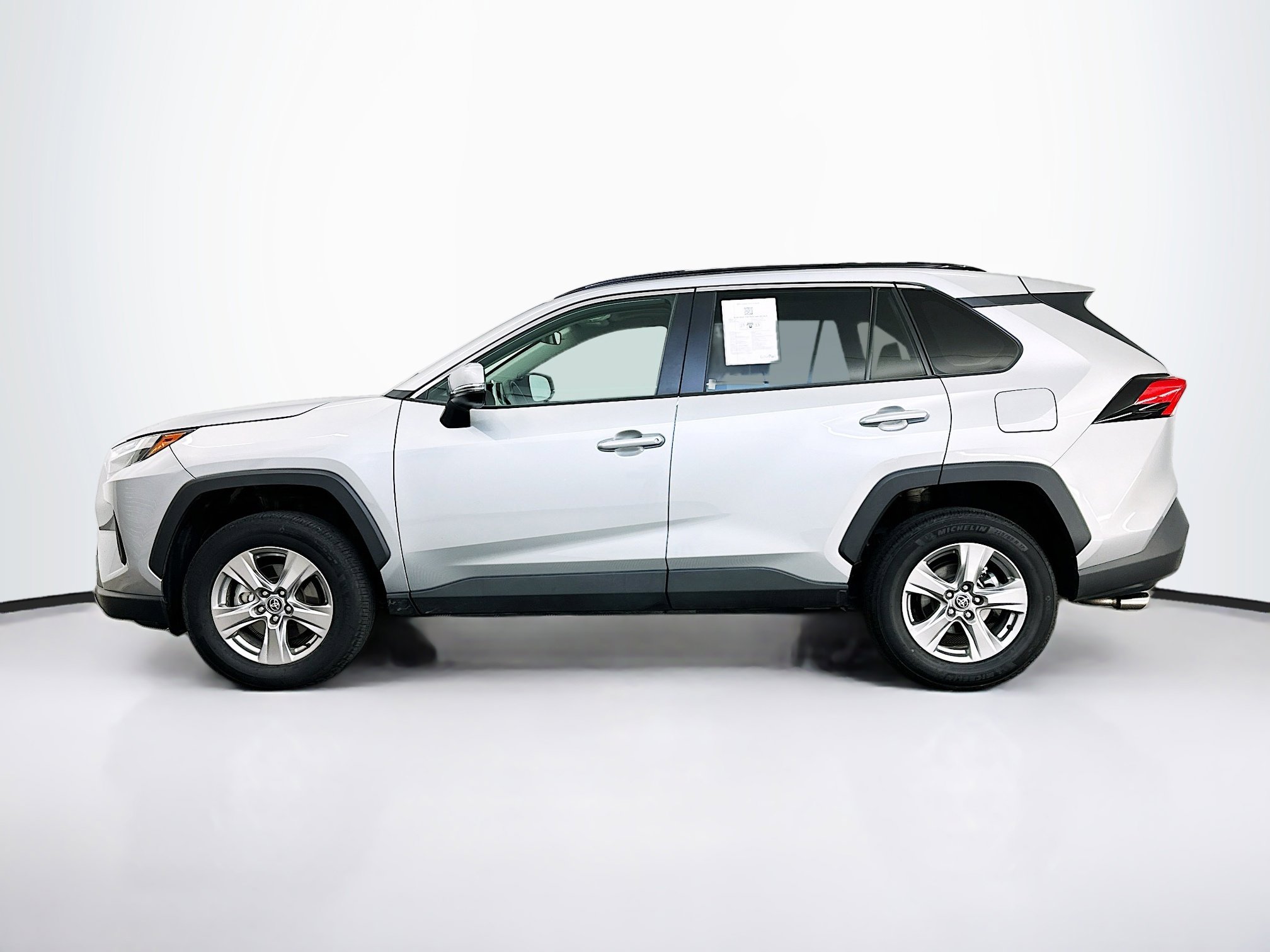 Used 2025 Toyota RAV4 XLE image 4