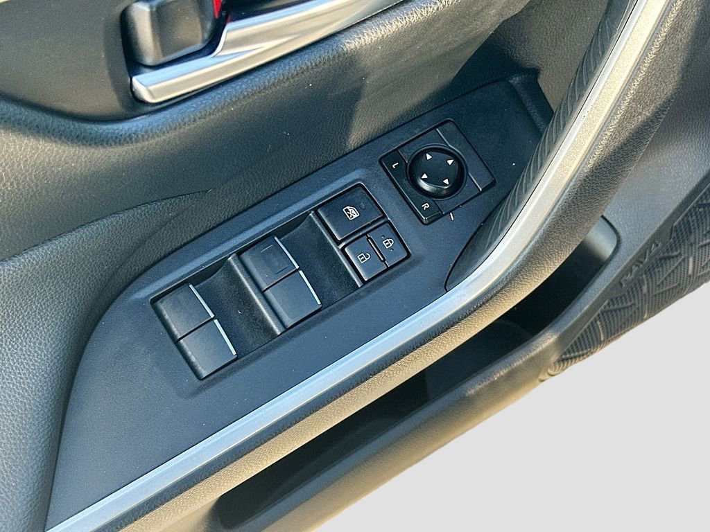 Used 2019 Toyota RAV4 XLE Premium FWD image 17