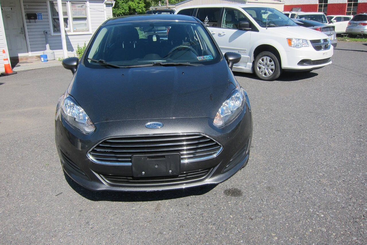 Used 2017 Ford Fiesta SE FWD image 2
