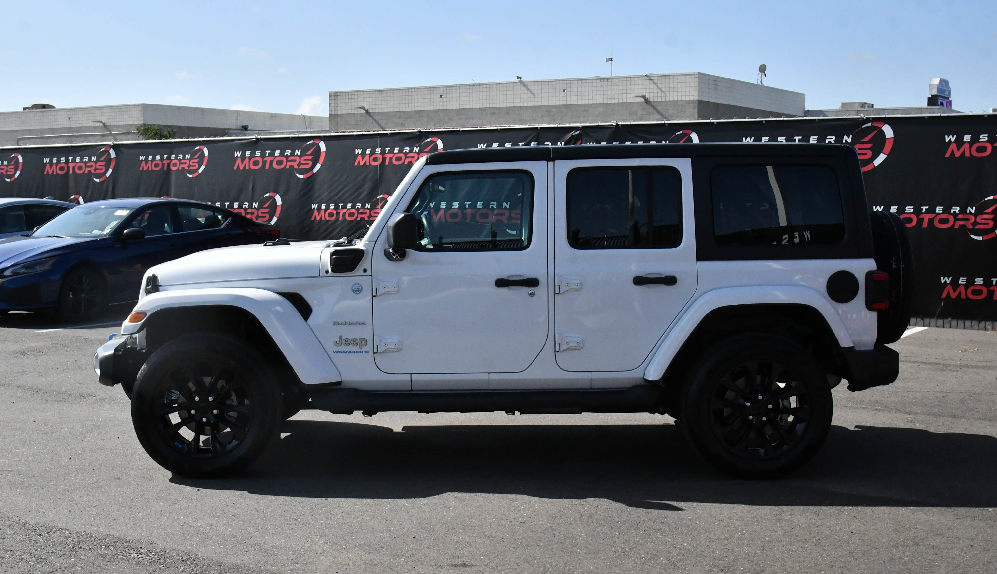 Used 2023 Jeep Wrangler Unlimited Sahara w/ Cold Weather Group AWD/4WD image 4