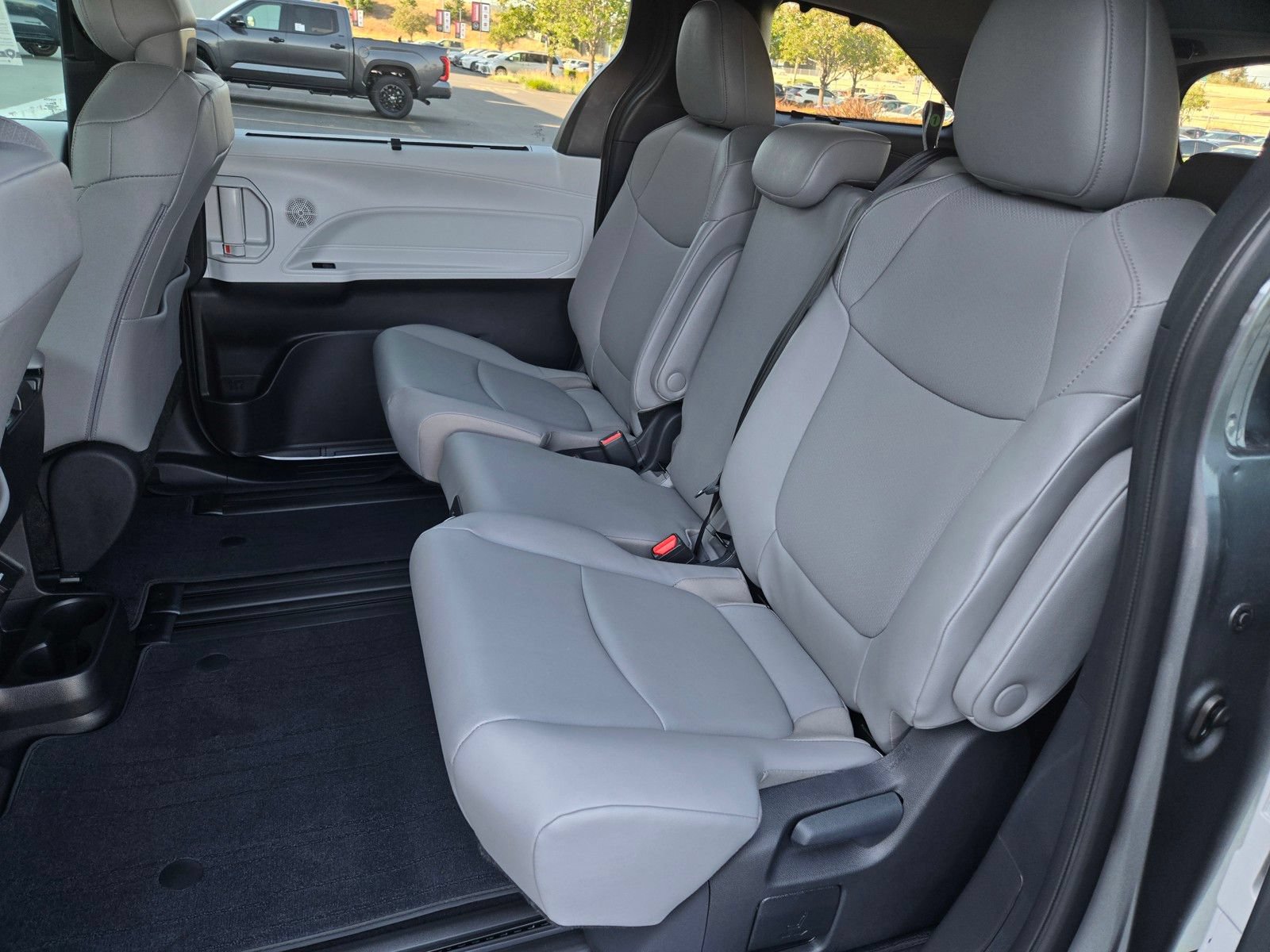 Certified 2026 Toyota Sienna XLE FWD image 11