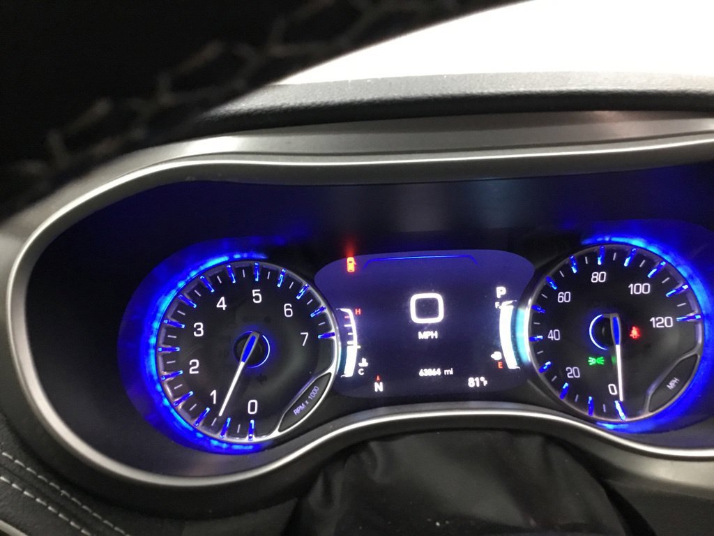 Used 2023 Chrysler Pacifica Touring-L AWD/4WD image 36
