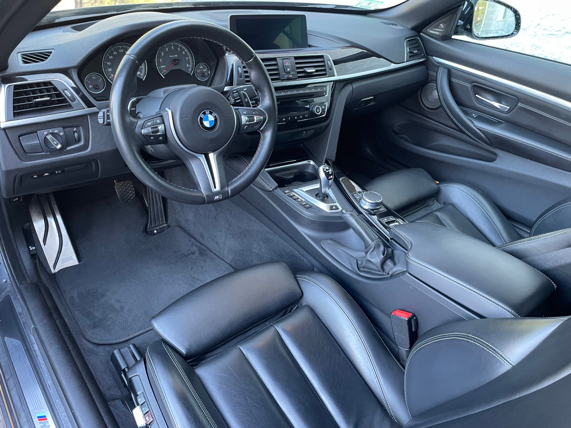 Used 2018 BMW M4 Convertible RWD image 14