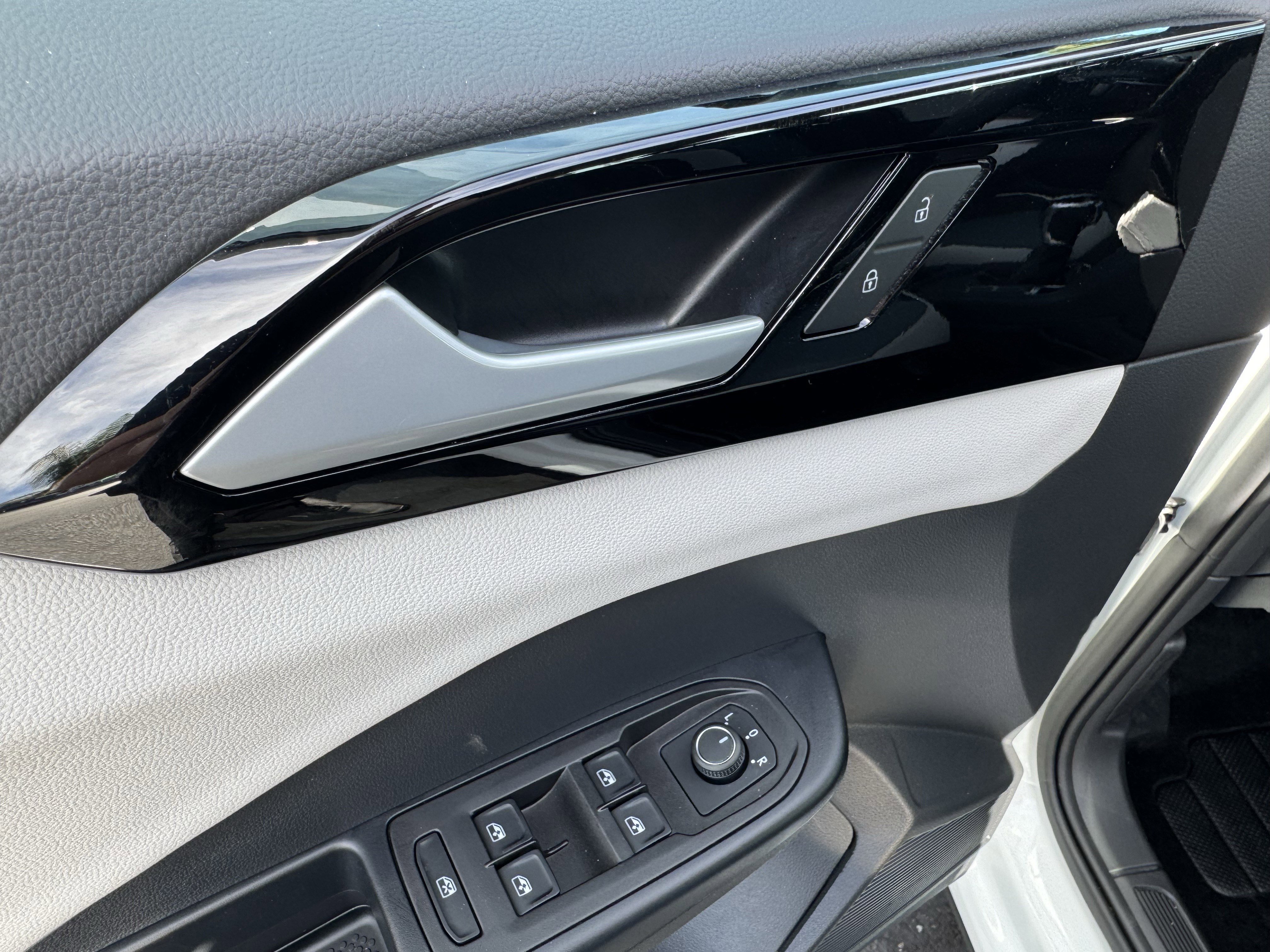 Used 2025 Volkswagen Taos S image 18