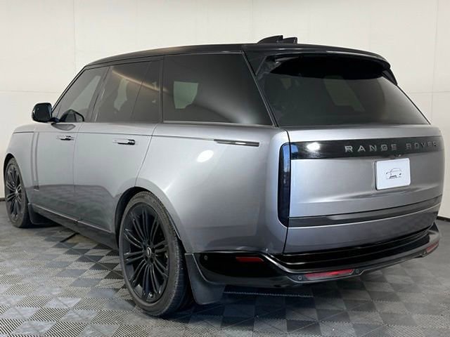 Certified 2025 Land Rover Range Rover SE image 3