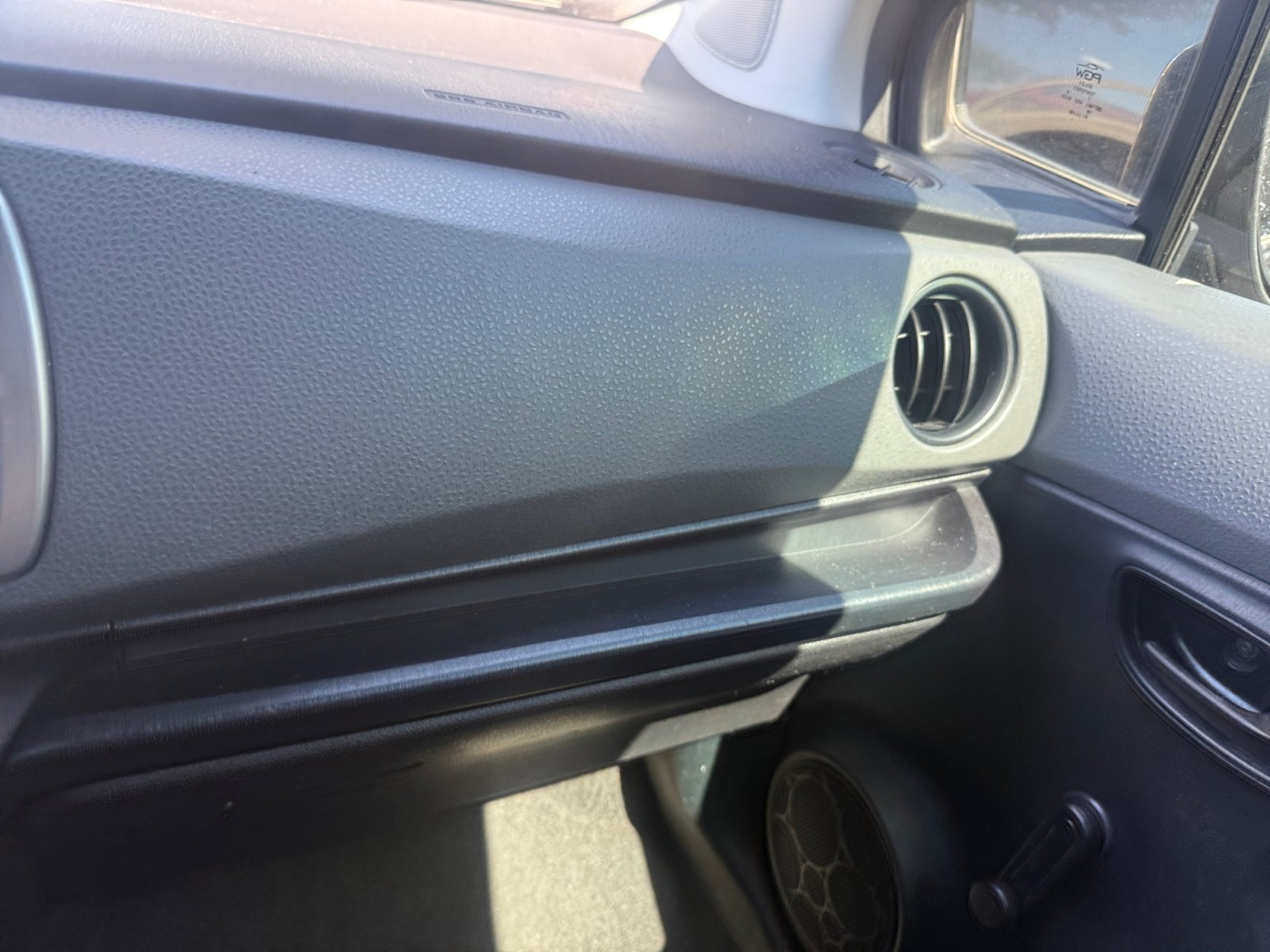 Used 2014 Toyota Yaris L FWD image 33