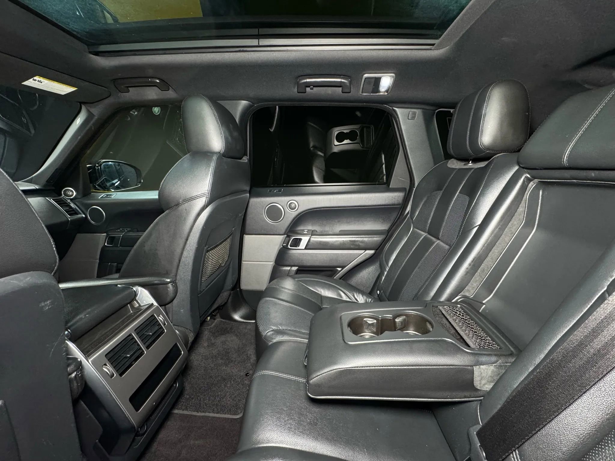 Used 2016 Land Rover Range Rover Sport SE image 27