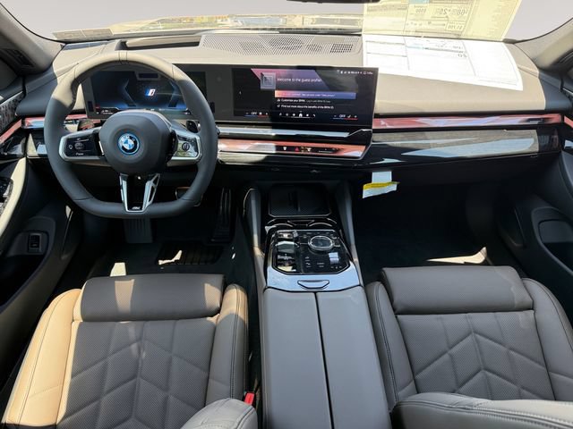 New 2027 BMW 550e xDrive AWD/4WD image 10