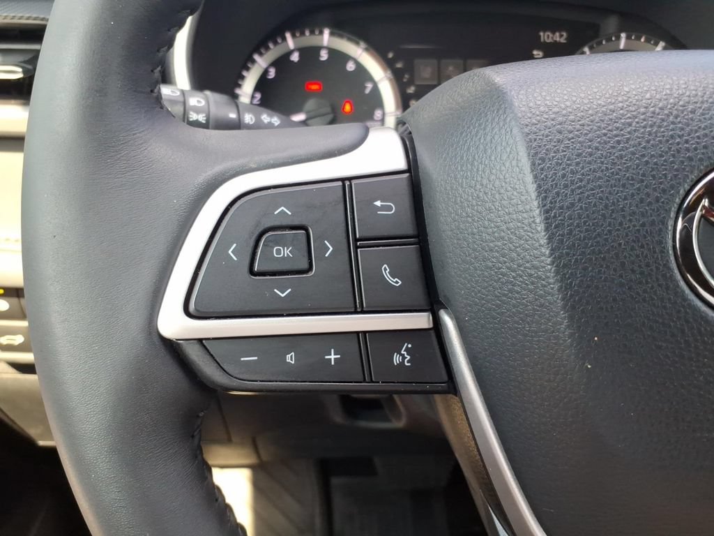 Used 2023 Toyota Highlander XSE FWD image 21