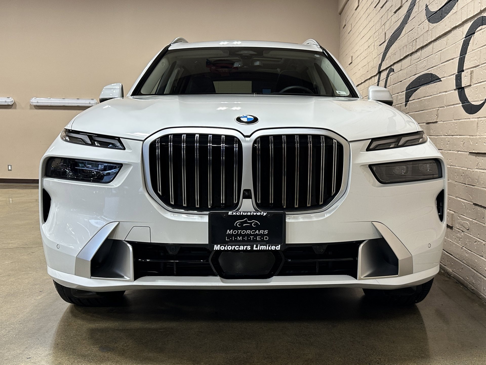 Used 2025 BMW X7 xDrive40i w/ Premium Package image 11