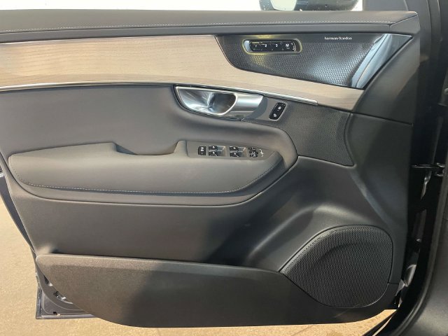 New 2026 Volvo XC90 B6 Plus w/ Protection Package Premier AWD/4WD image 36