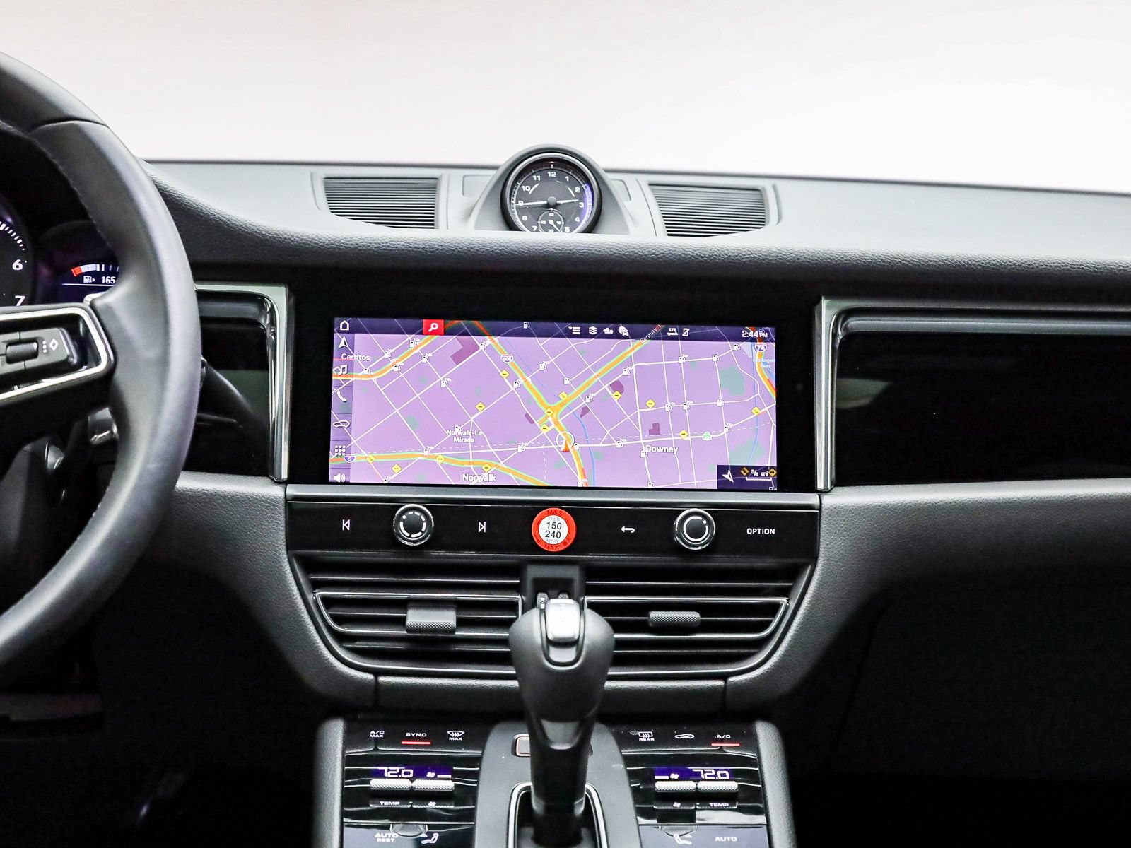Certified 2026 Porsche Macan AWD/4WD image 18