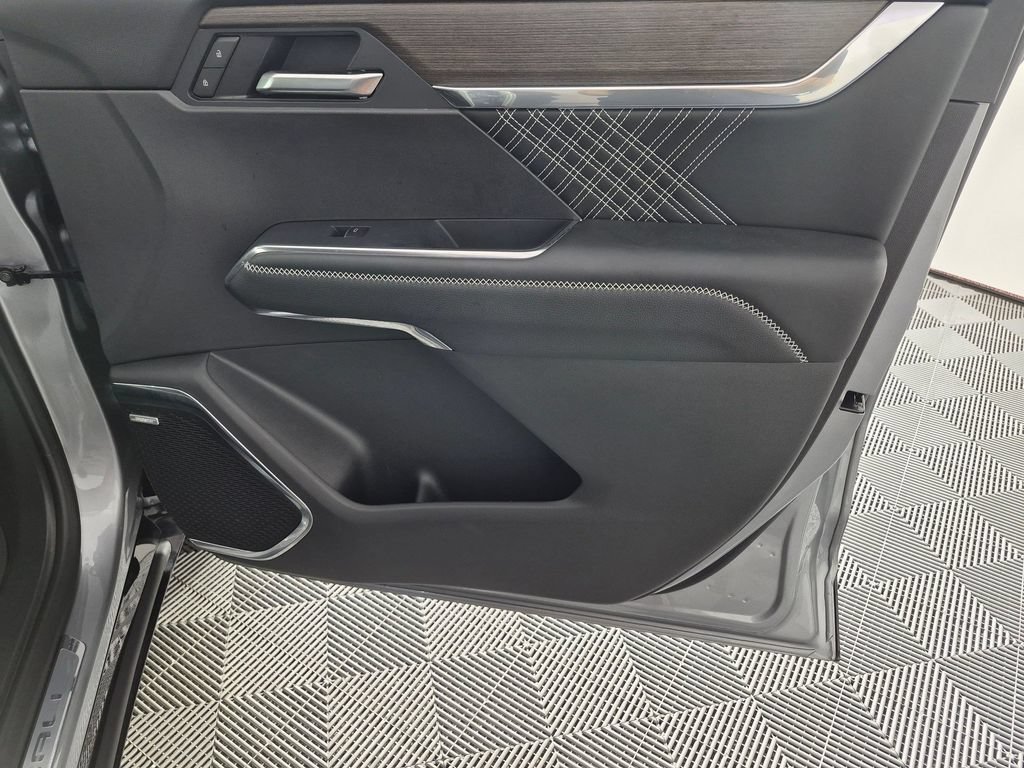Used 2025 GMC Acadia Denali FWD image 35