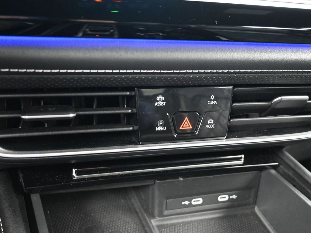 Used 2024 Volkswagen Atlas Cross Sport SEL Premium R-Line image 27