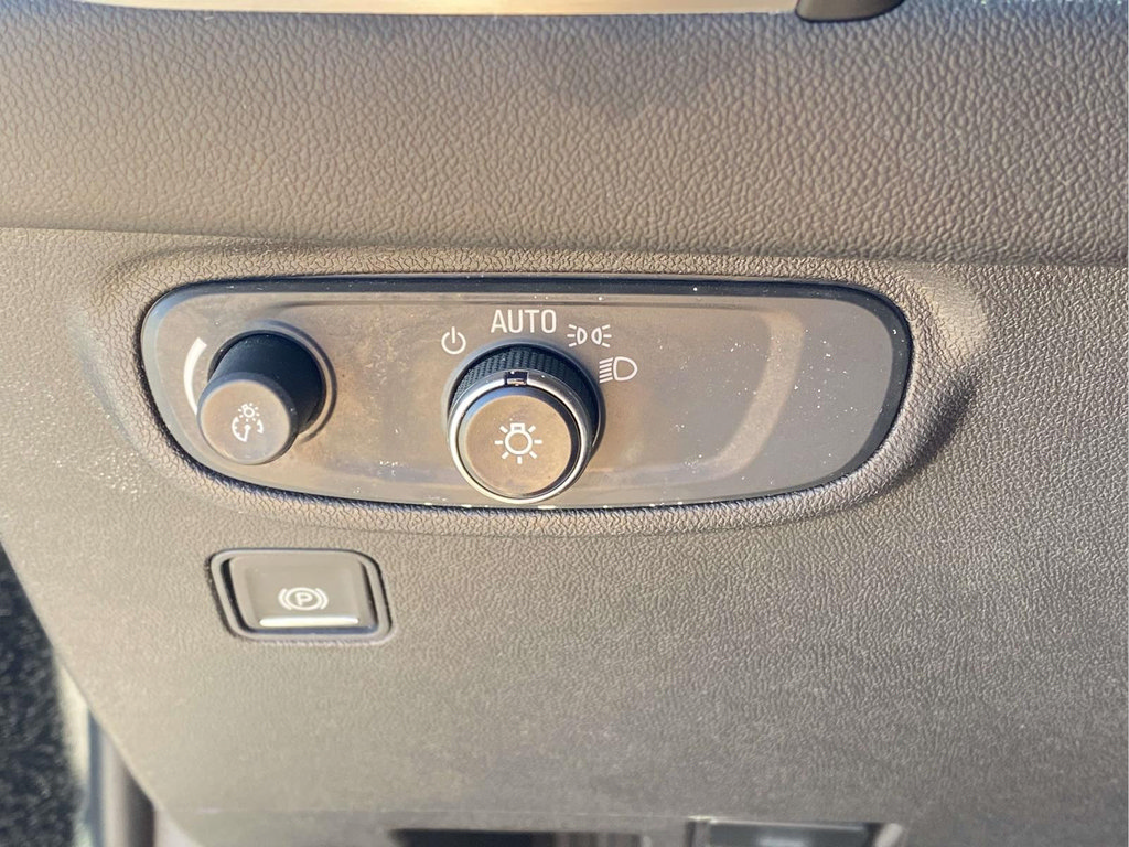 Used 2024 GMC Terrain SLE FWD image 18
