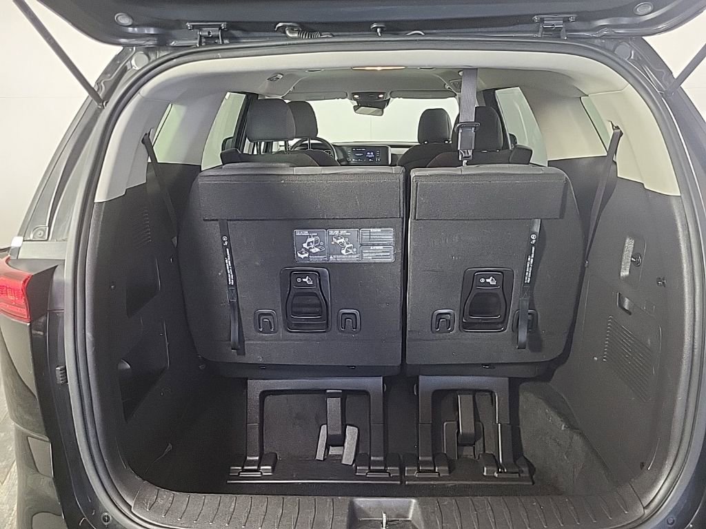 Used 2022 Kia Carnival LX image 9