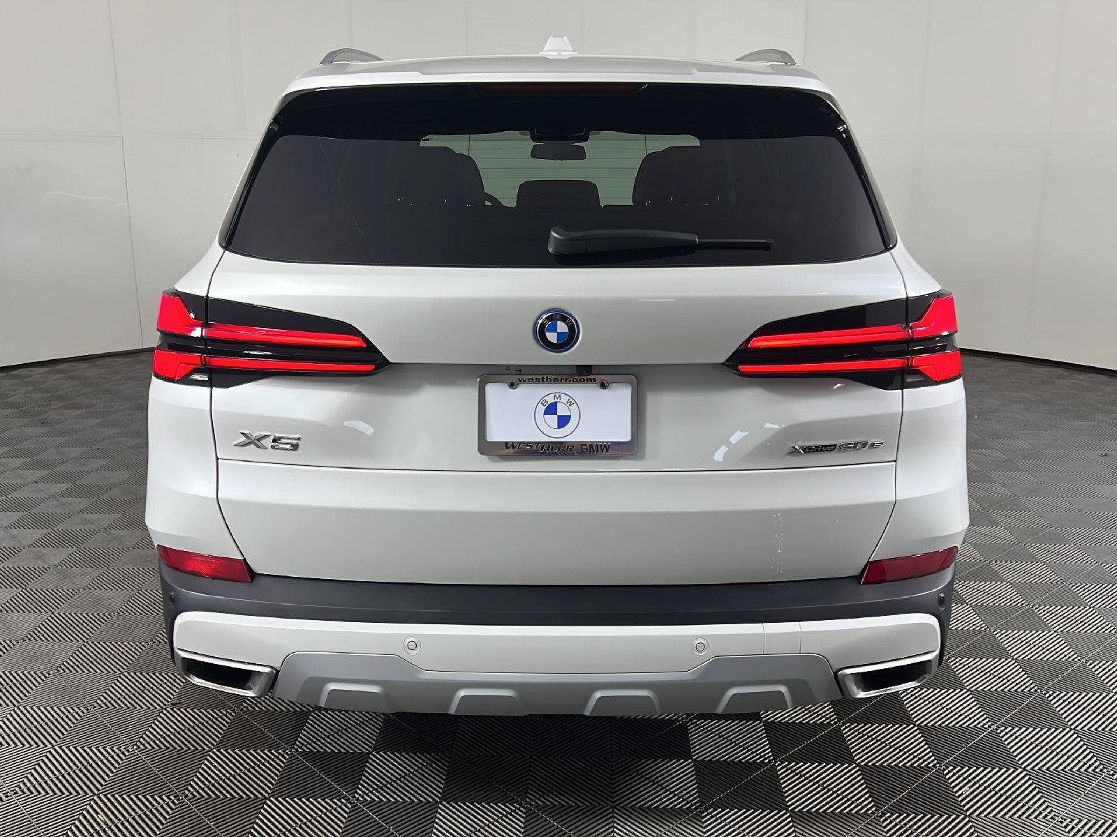New 2026 BMW X5 xDrive50e w/ Climate Comfort Package AWD/4WD image 4
