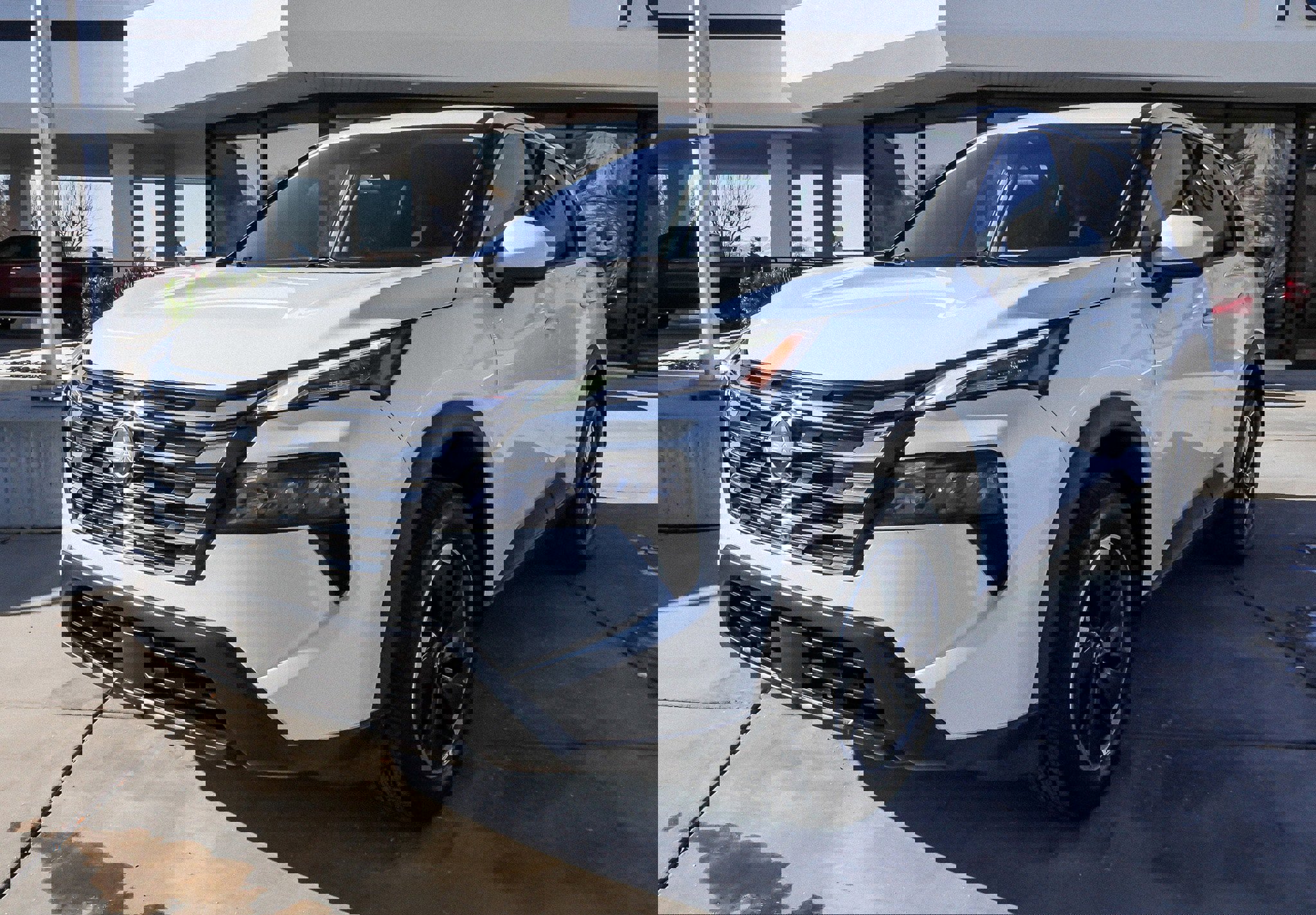 Used 2025 Nissan Rogue SV image 4