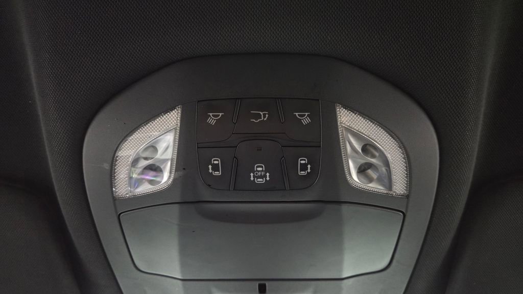 Used 2018 Chrysler Pacifica Touring-L Plus w/ S Appearance Package FWD image 29