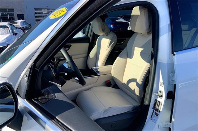 Used 2025 Mercedes-Benz GLC 350e 4MATIC image 6