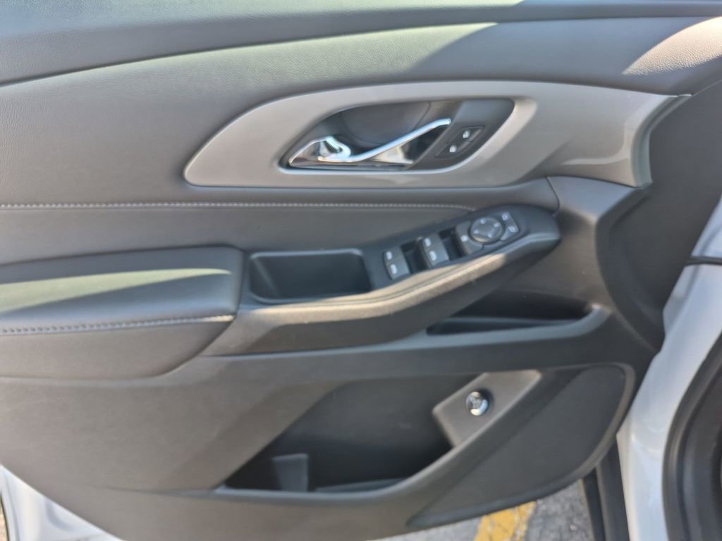 Certified 2023 Chevrolet Traverse LT FWD image 24