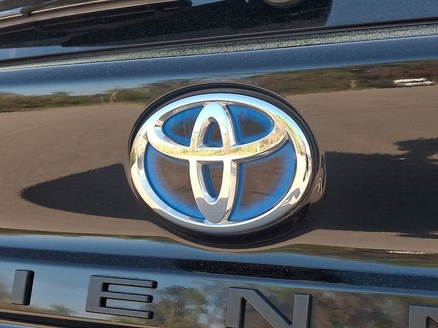 Used 2025 Toyota Sienna LE image 32