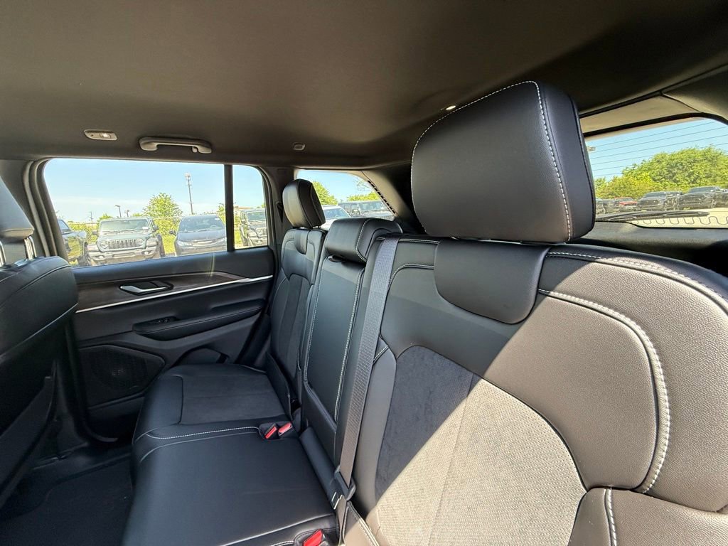 New 2026 Jeep Grand Cherokee Altitude AWD/4WD image 23