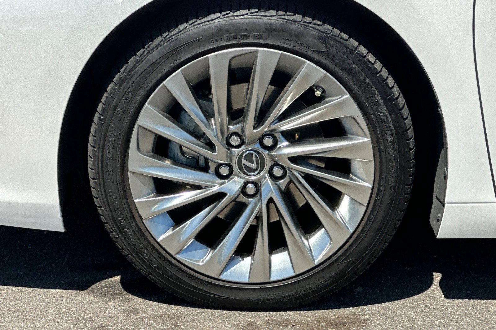 Used 2019 Lexus ES 300h Ultra Luxury w/ Accessory Package 2 FWD image 26