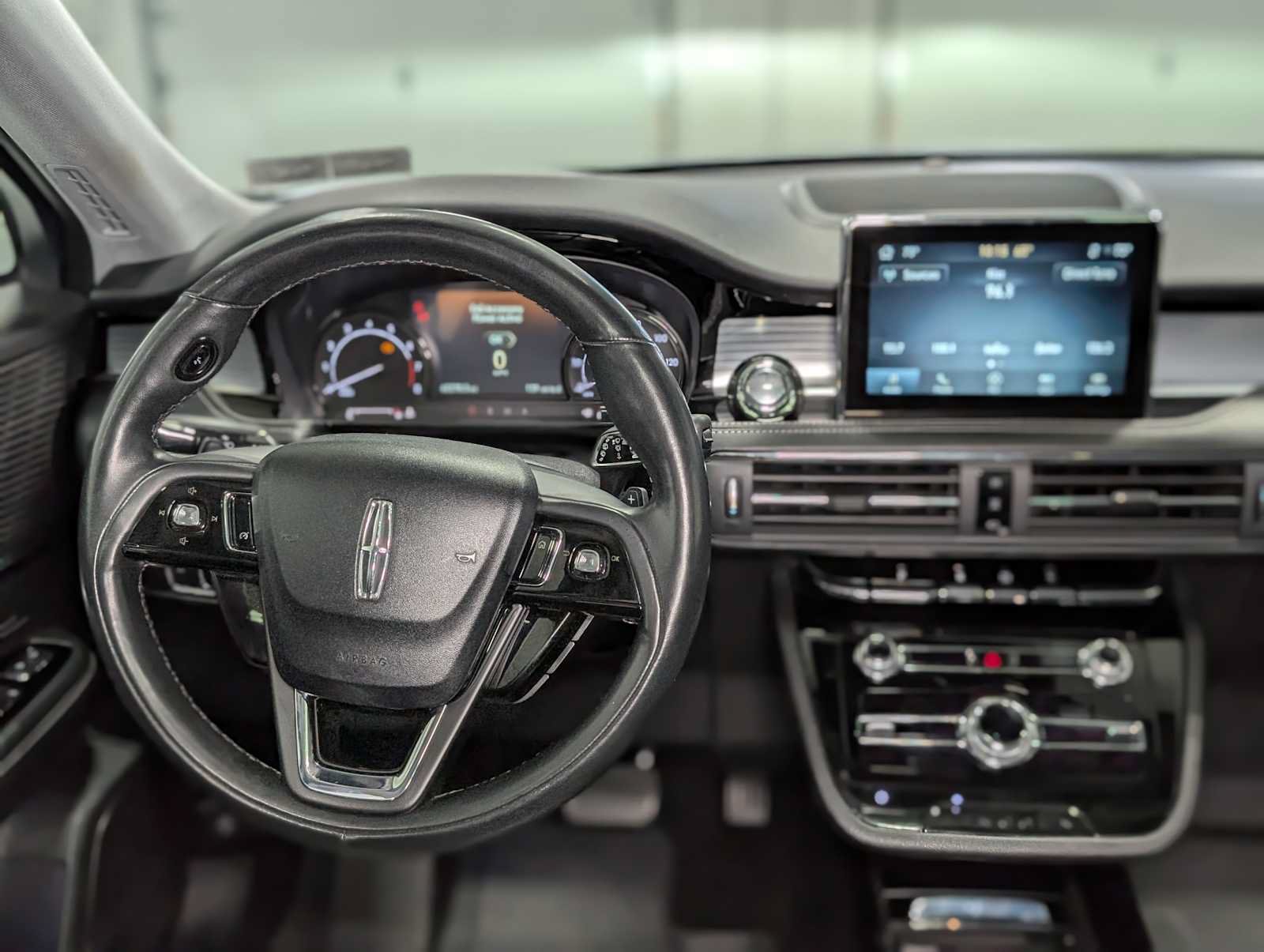 Used 2022 Lincoln Corsair AWD w/ Premium Package image 5