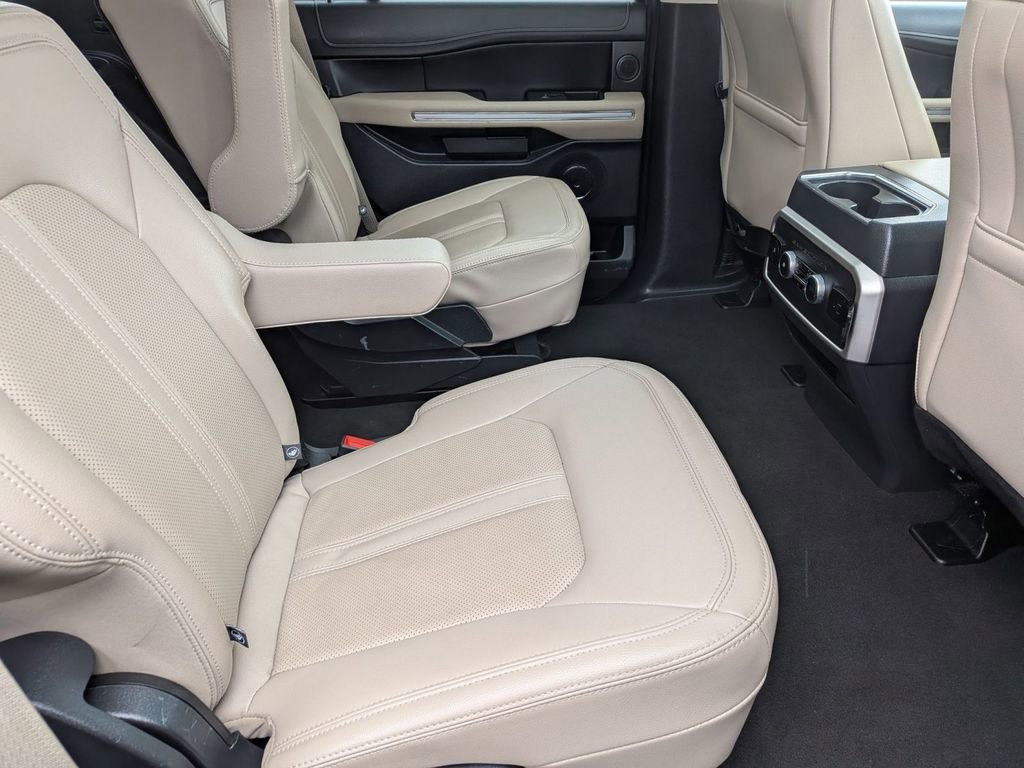 Used 2024 Ford Expedition Limited image 35