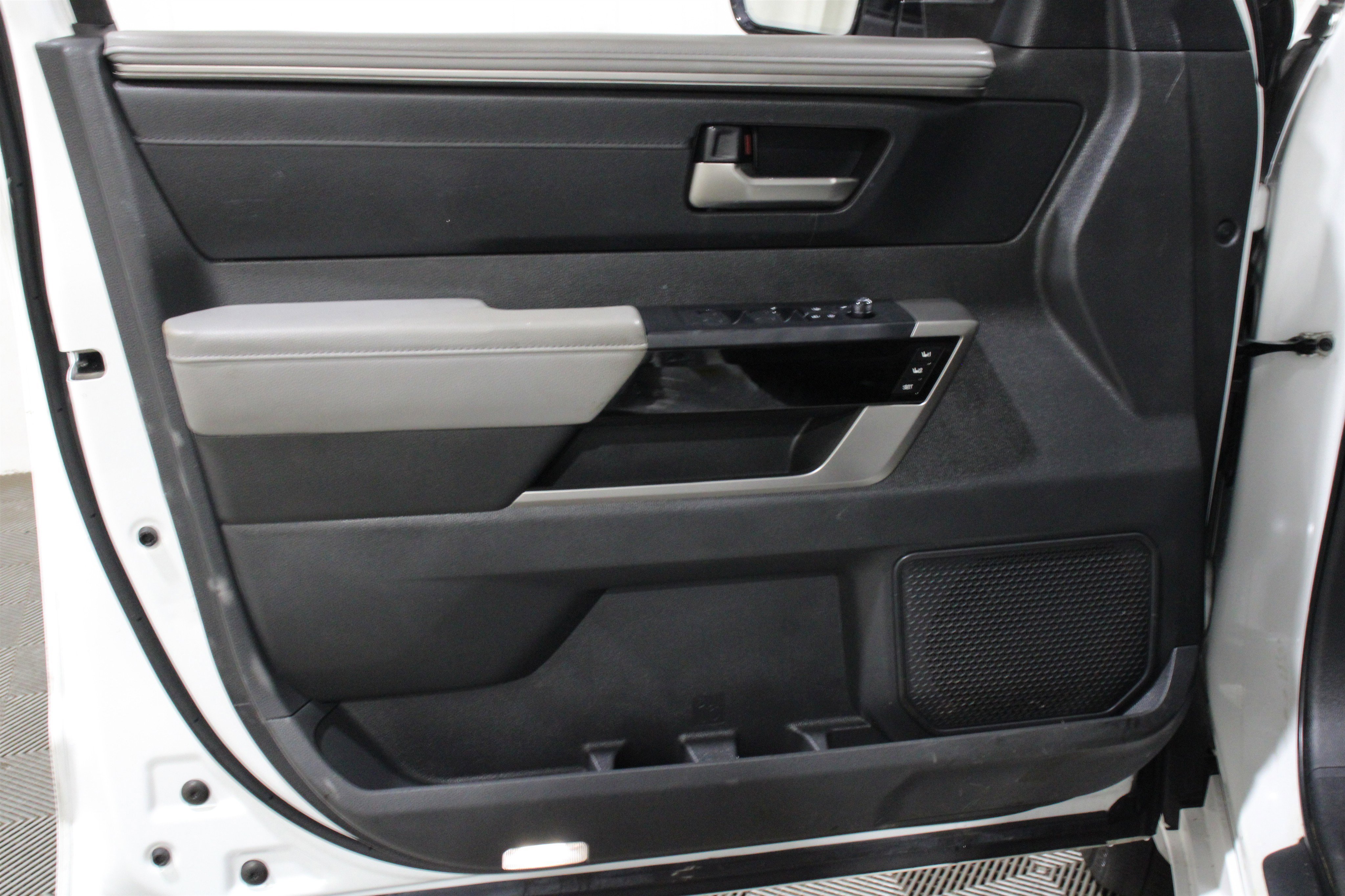 Used 2024 Toyota Tundra Limited image 5