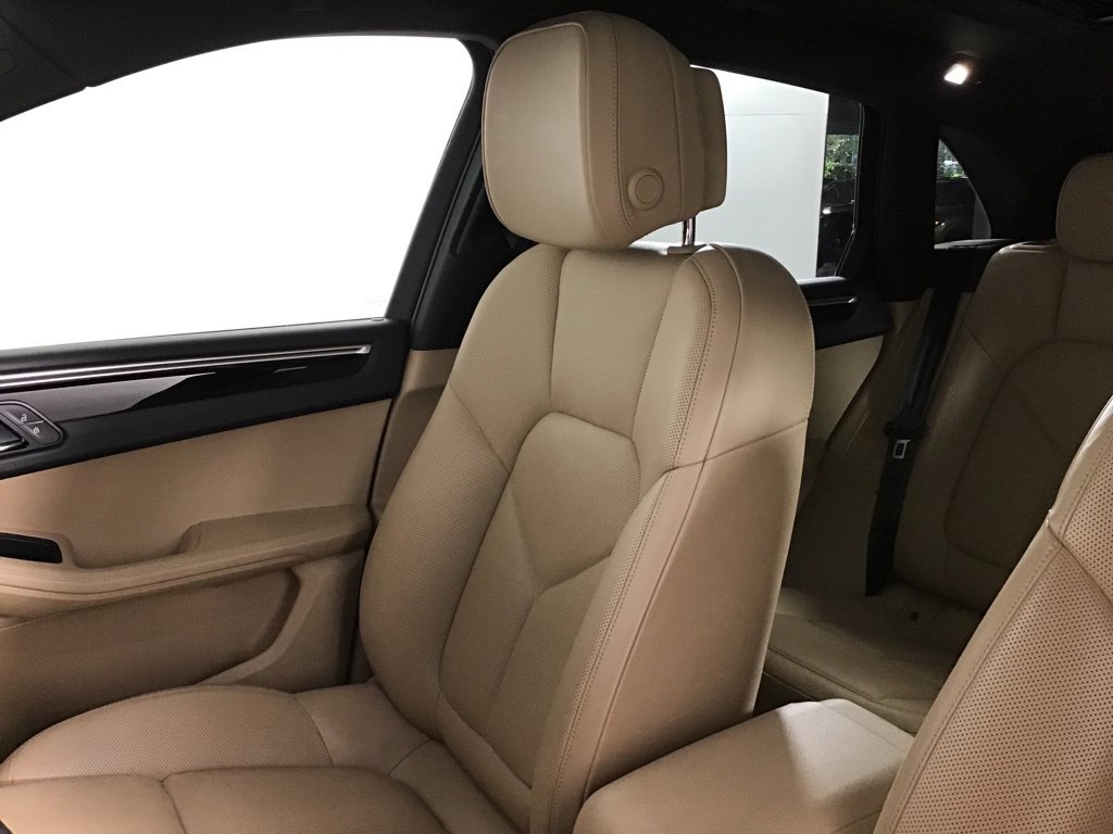 Certified 2023 Porsche Macan Turbo AWD/4WD image 22