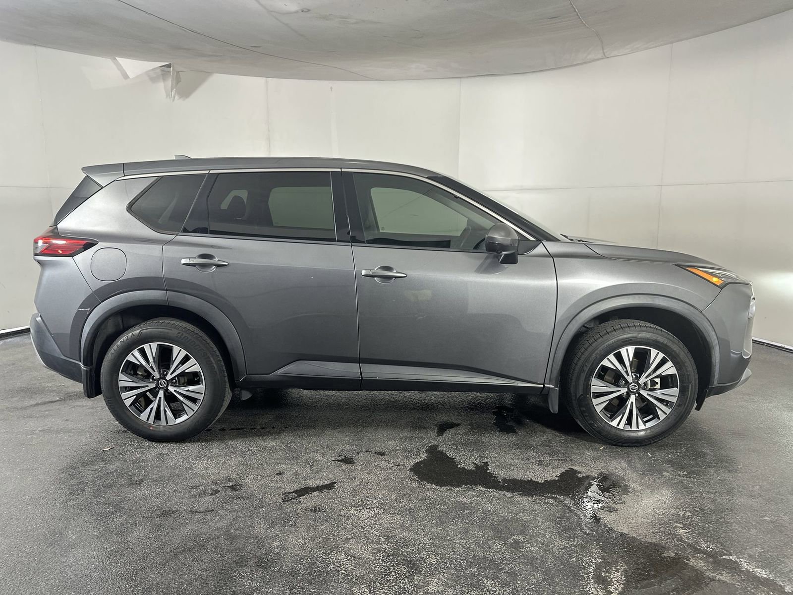 Used 2021 Nissan Rogue SV image 9