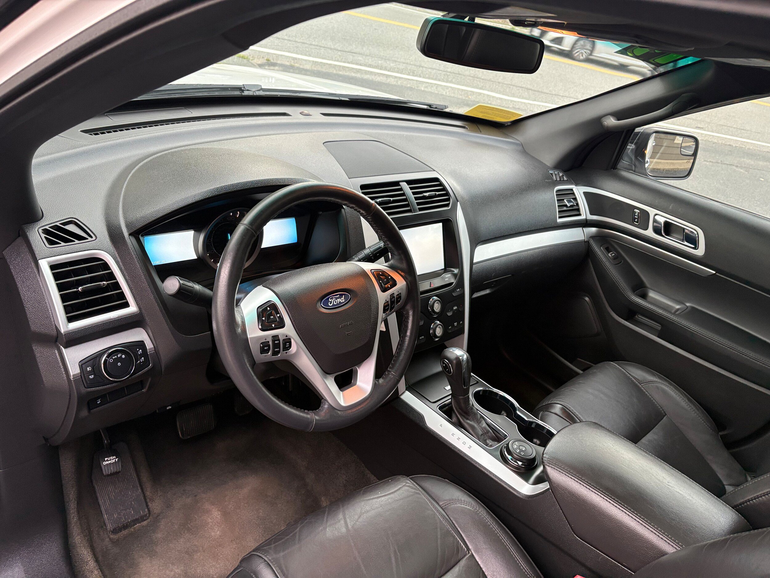 Used 2014 Ford Explorer XLT w/ Equipment Group 202A AWD/4WD image 11