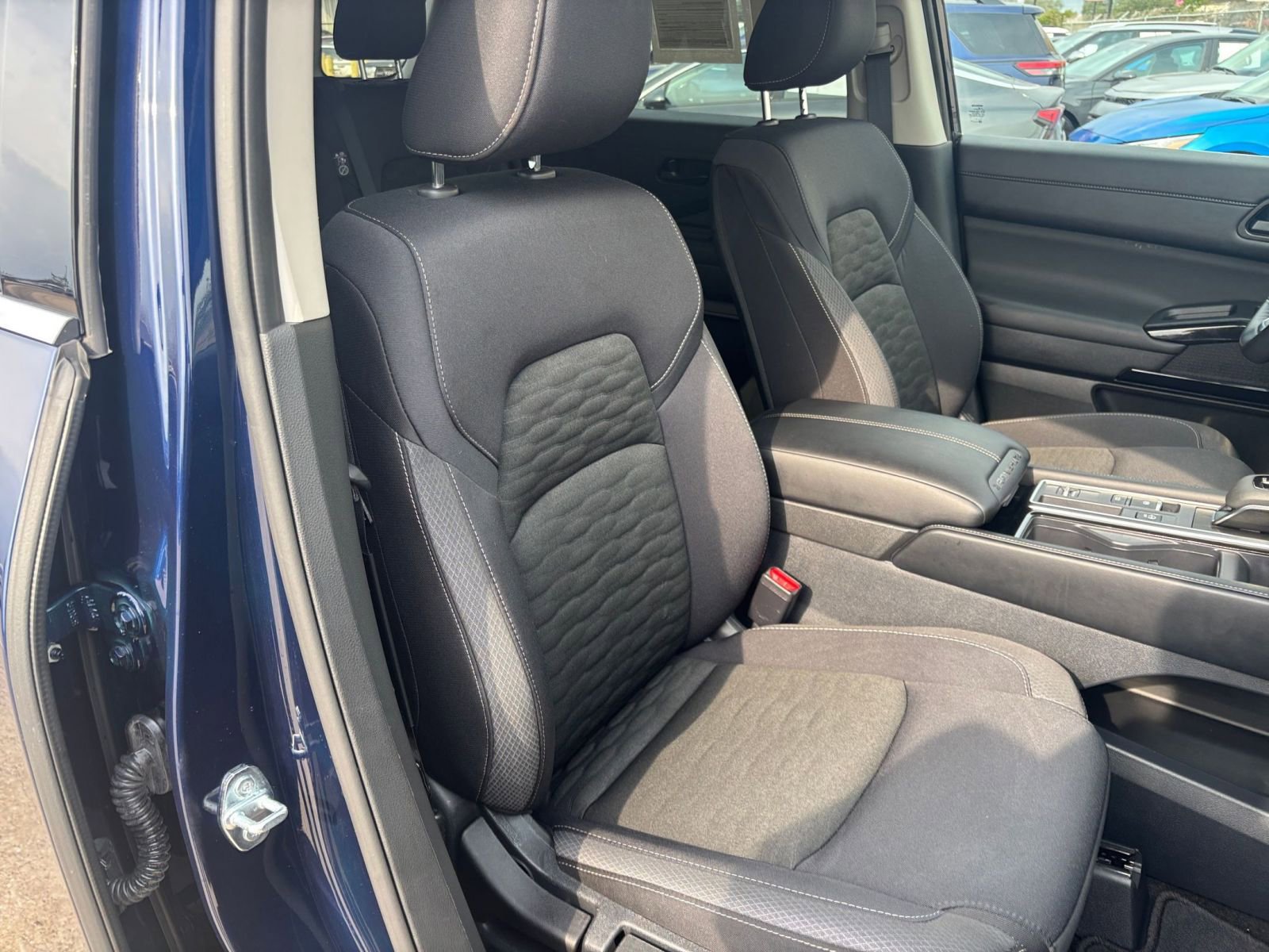 Used 2025 Nissan Pathfinder SV image 38