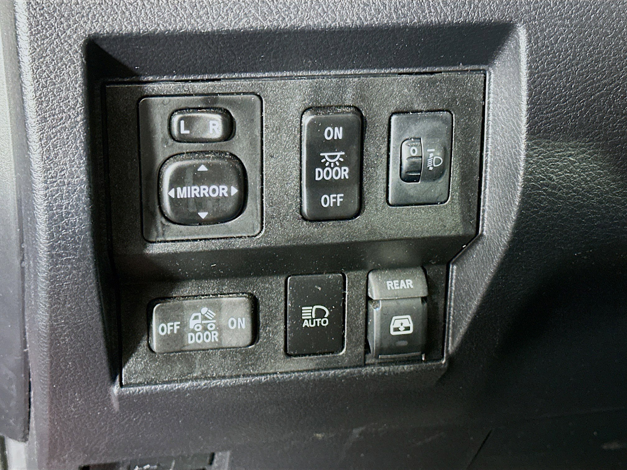 Used 2018 Toyota Tundra SR5 w/ SR5 Upgrade Package RWD image 16