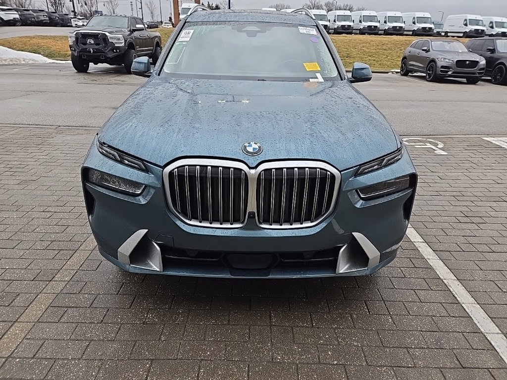 Used 2023 BMW X7 xDrive40i w/ Premium Package image 2